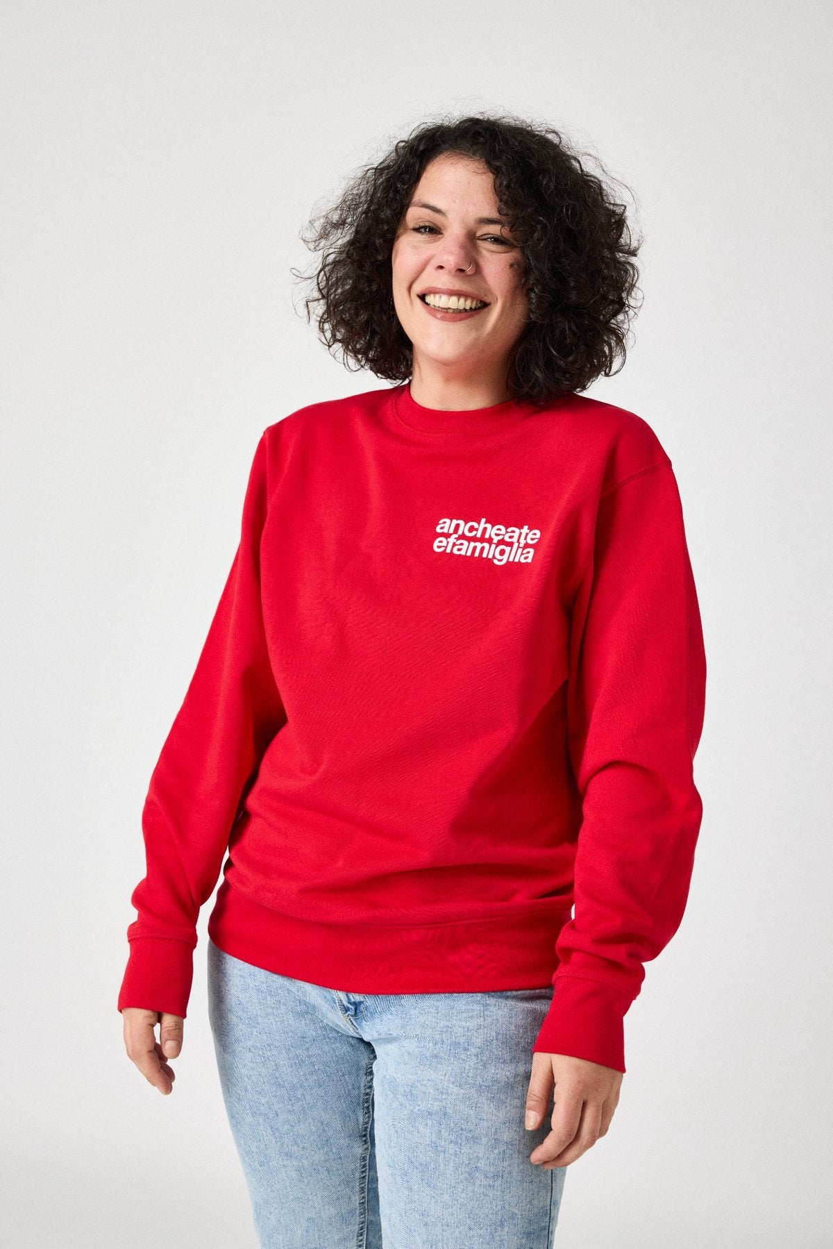 felpa rossa anche a te e famiglia donna figura intera