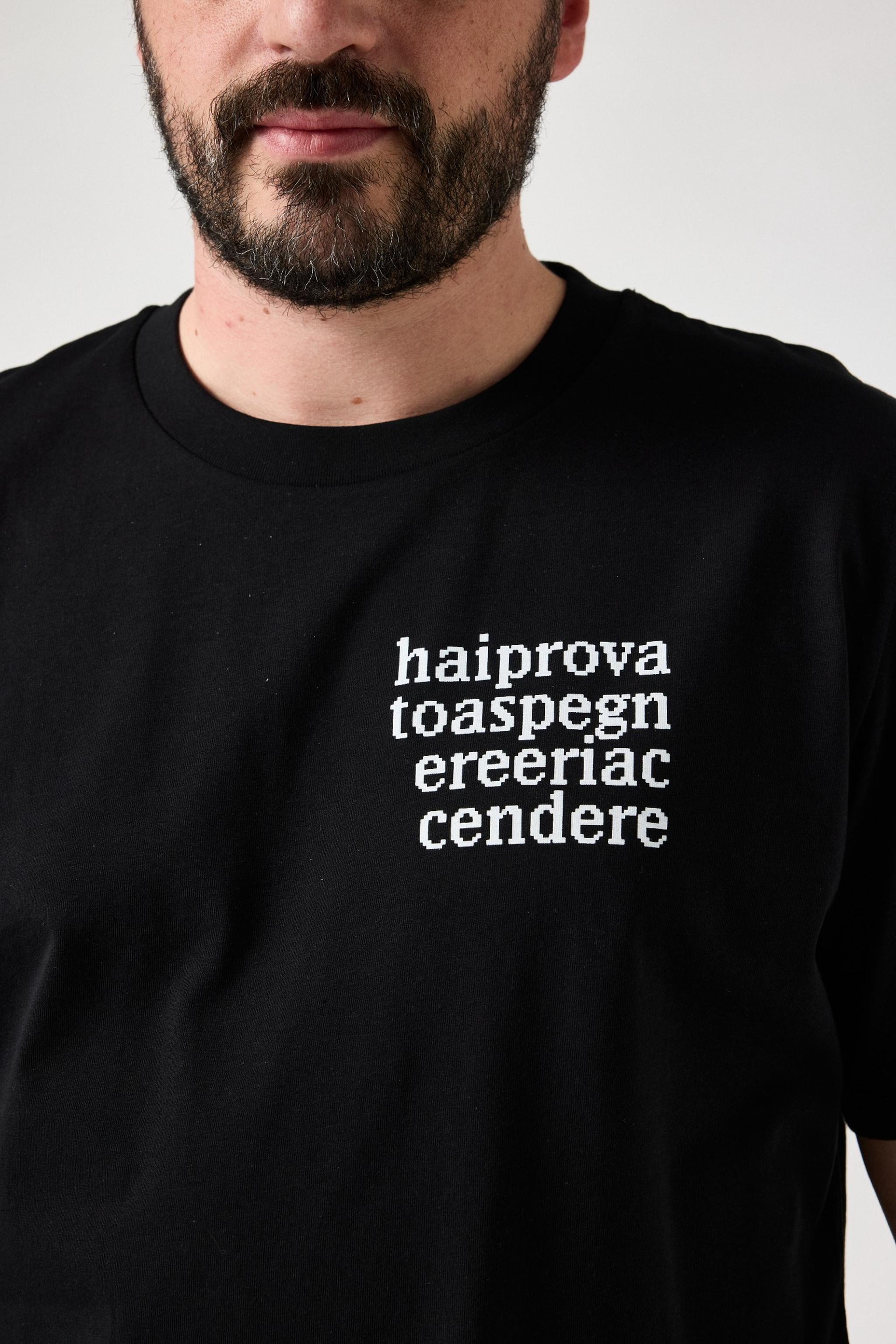 t-shirt nera hai provato a spegnere e riaccendere fronte uomo