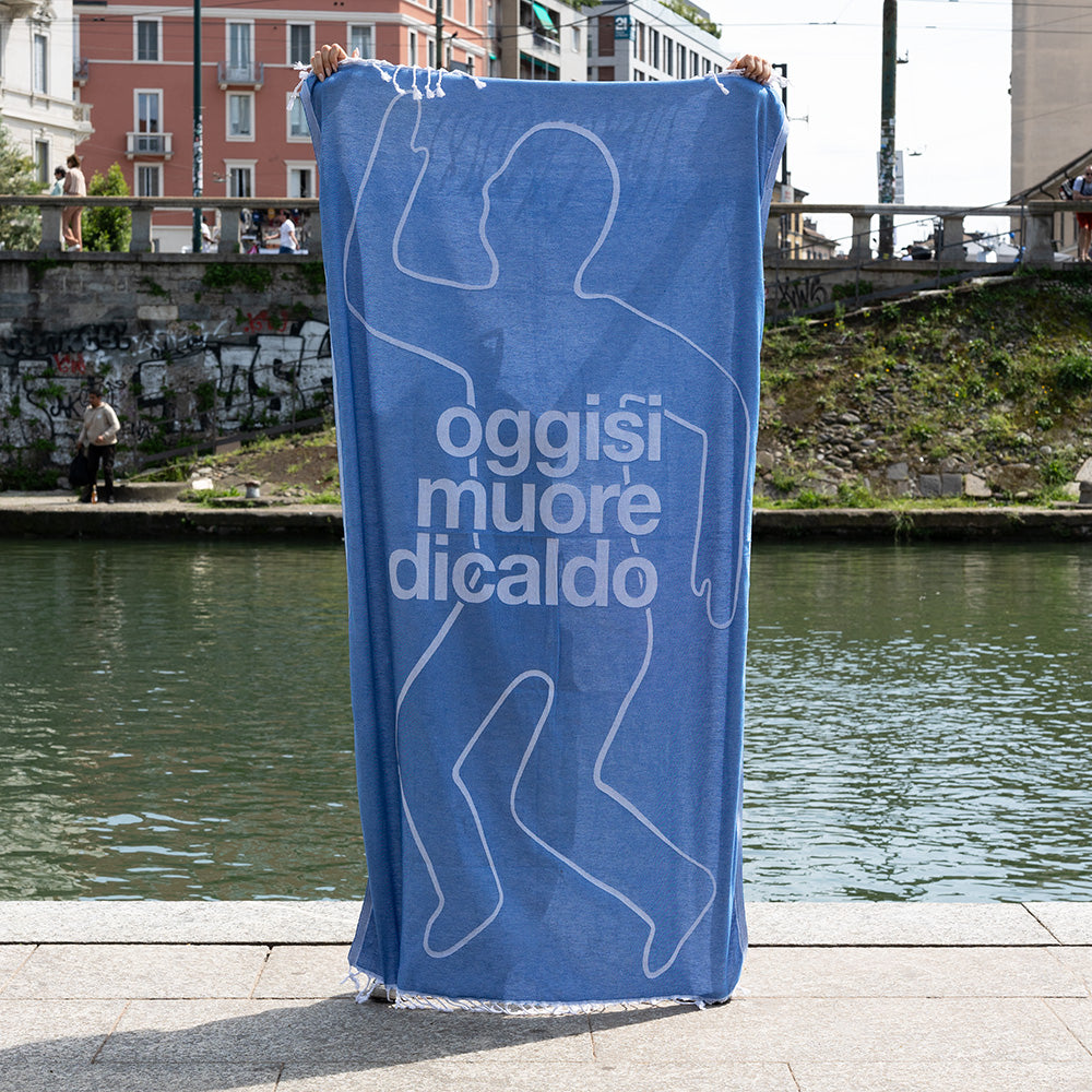 telo mare oggi si muore di caldo ambientato in piedi