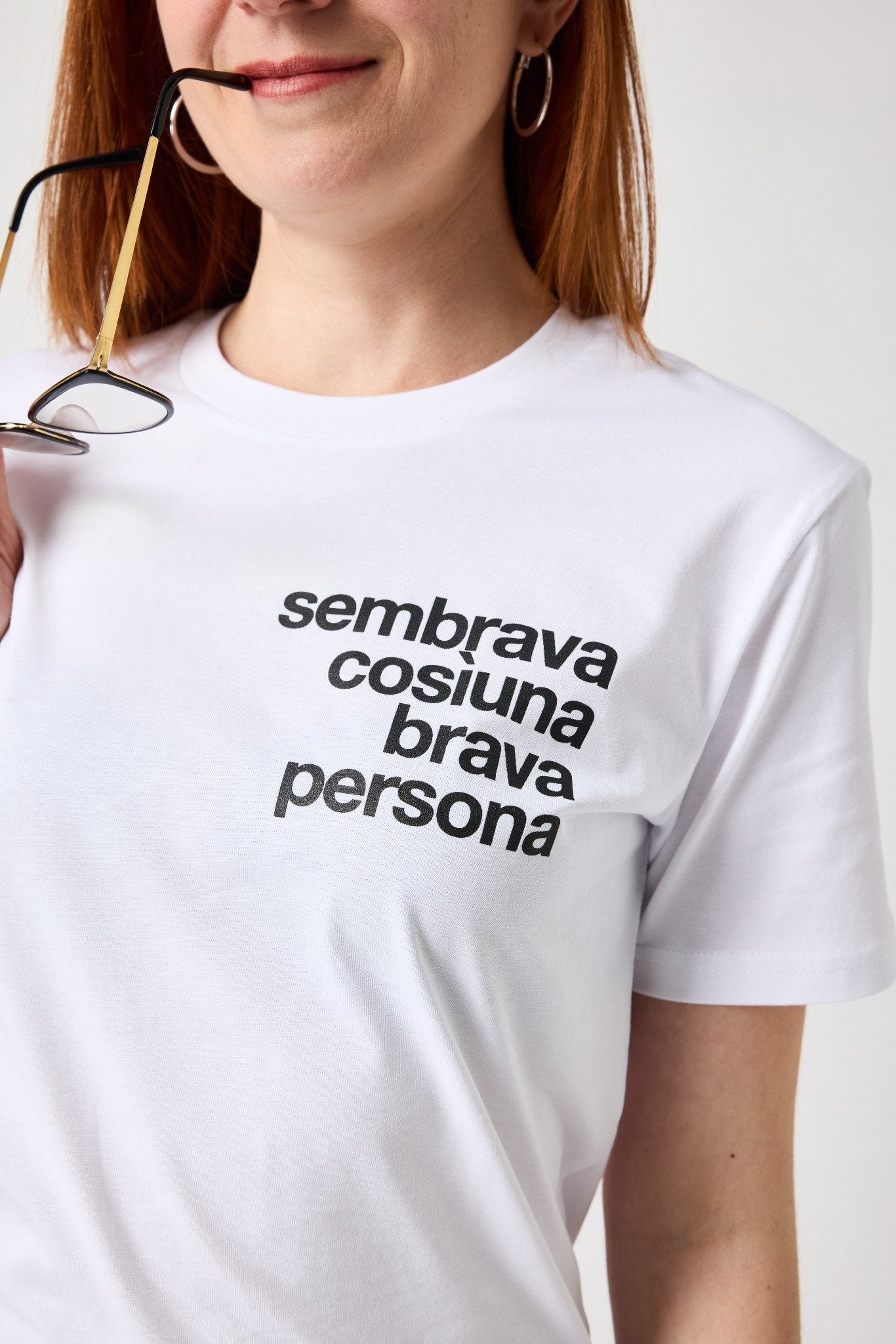 tshirt bianca sembrava cosi una brava persona fronte donna