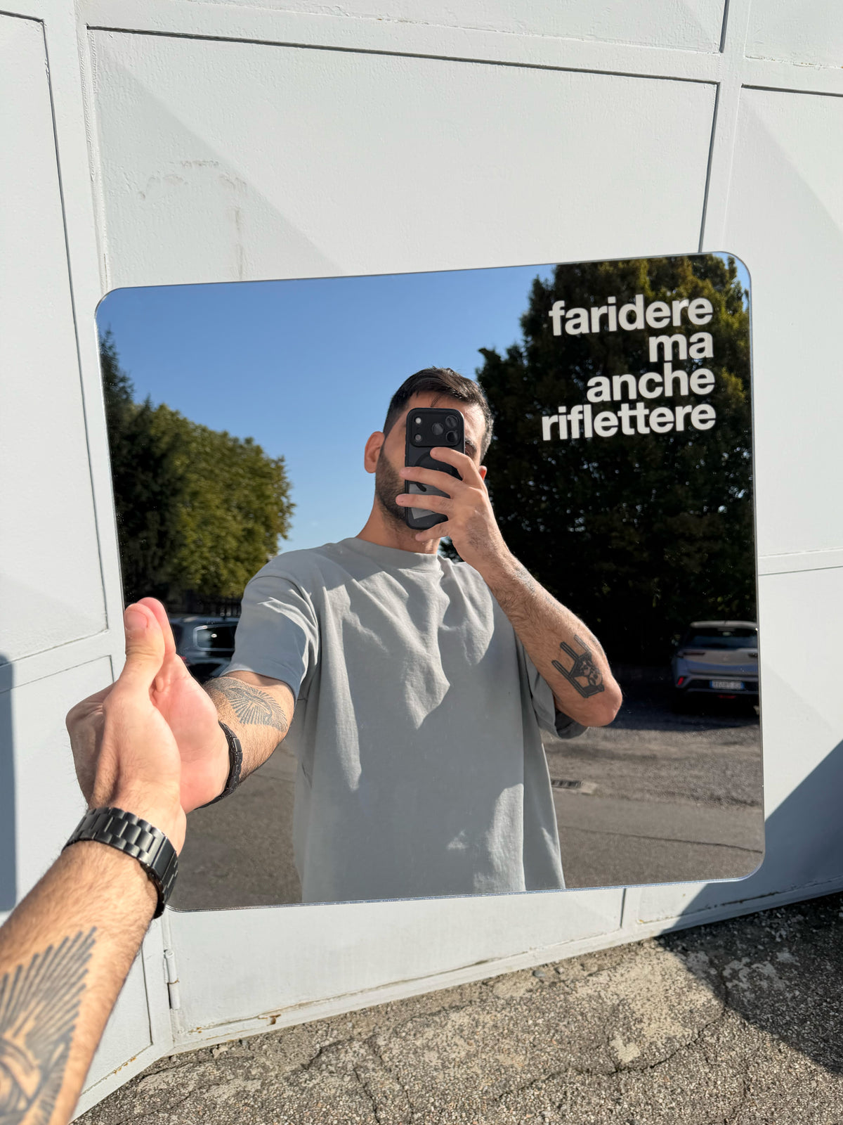 Fa ridere ma anche riflettere - Specchio